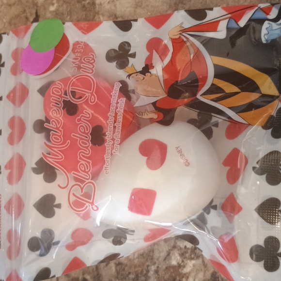 Alice in Wonderland beauty set . New Disney Fan - Picture 4 of 4